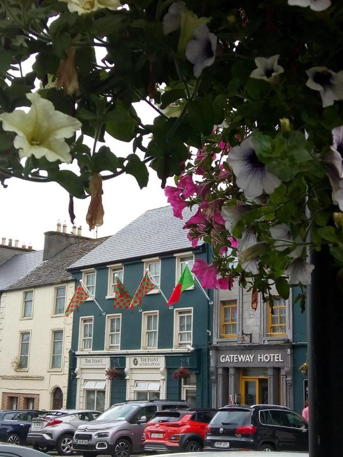 The Gateway Hotel Swinford Exteriér fotografie