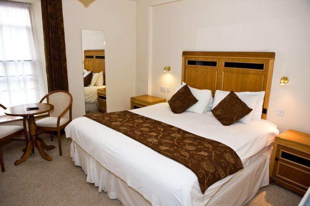 The Gateway Hotel Swinford Exteriér fotografie