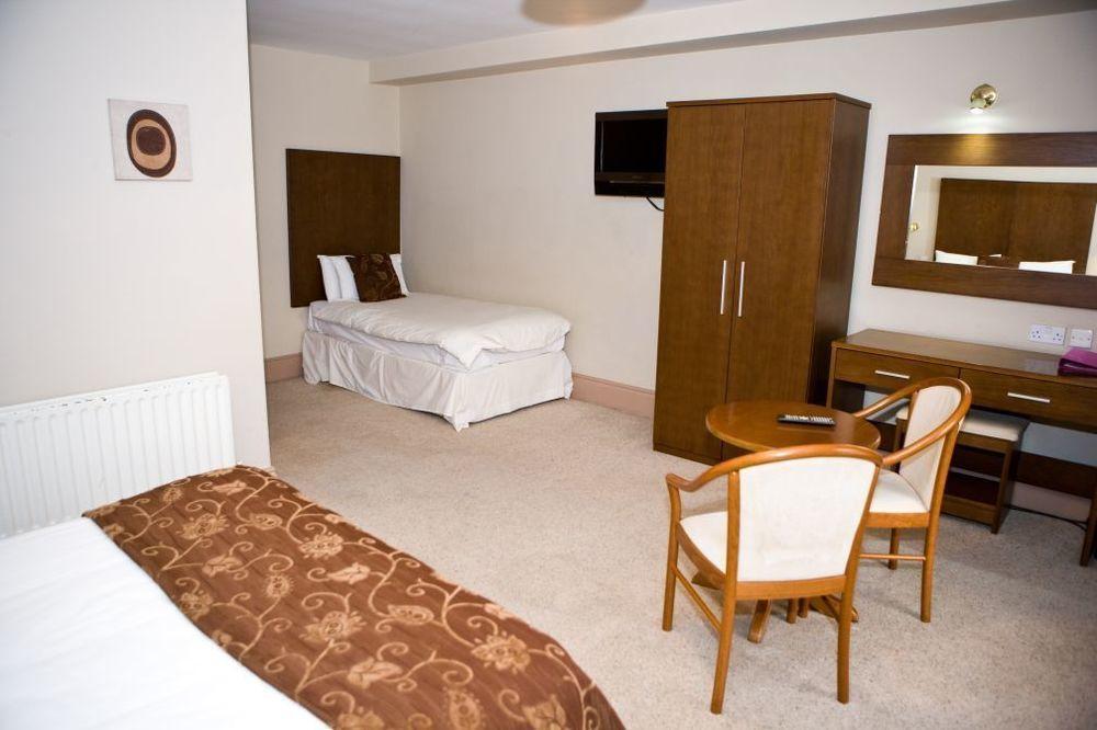 The Gateway Hotel Swinford Exteriér fotografie