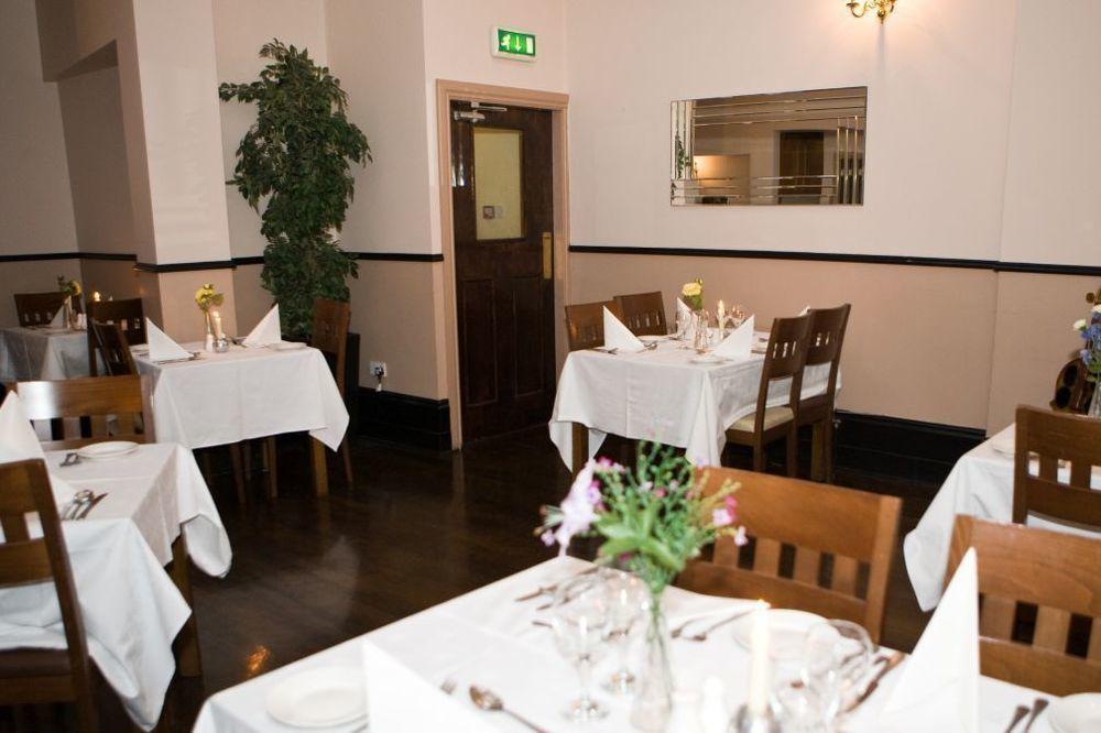 The Gateway Hotel Swinford Exteriér fotografie