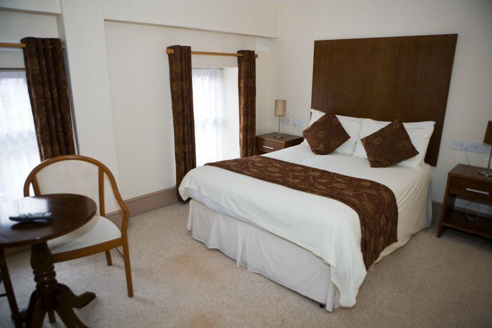 The Gateway Hotel Swinford Exteriér fotografie