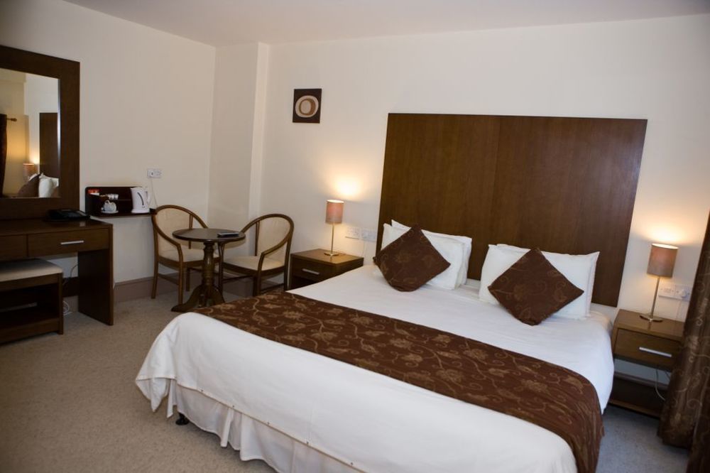 The Gateway Hotel Swinford Exteriér fotografie