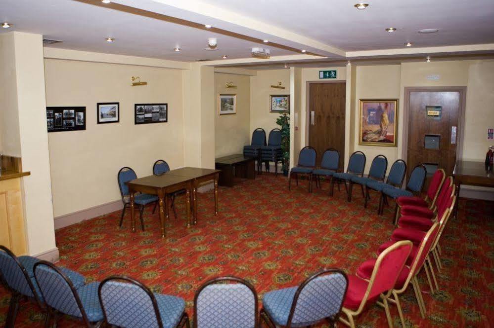 The Gateway Hotel Swinford Exteriér fotografie