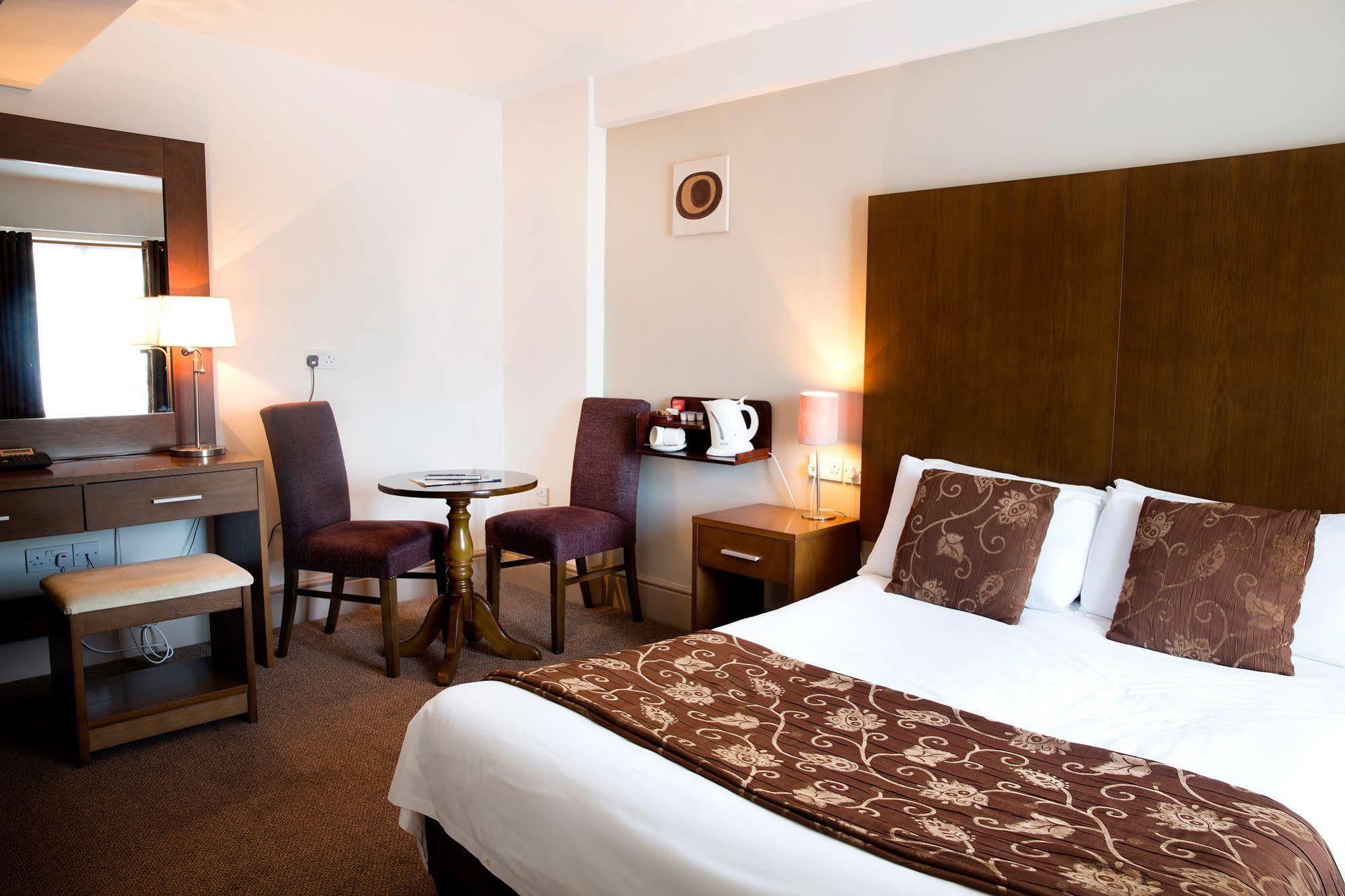 The Gateway Hotel Swinford Exteriér fotografie