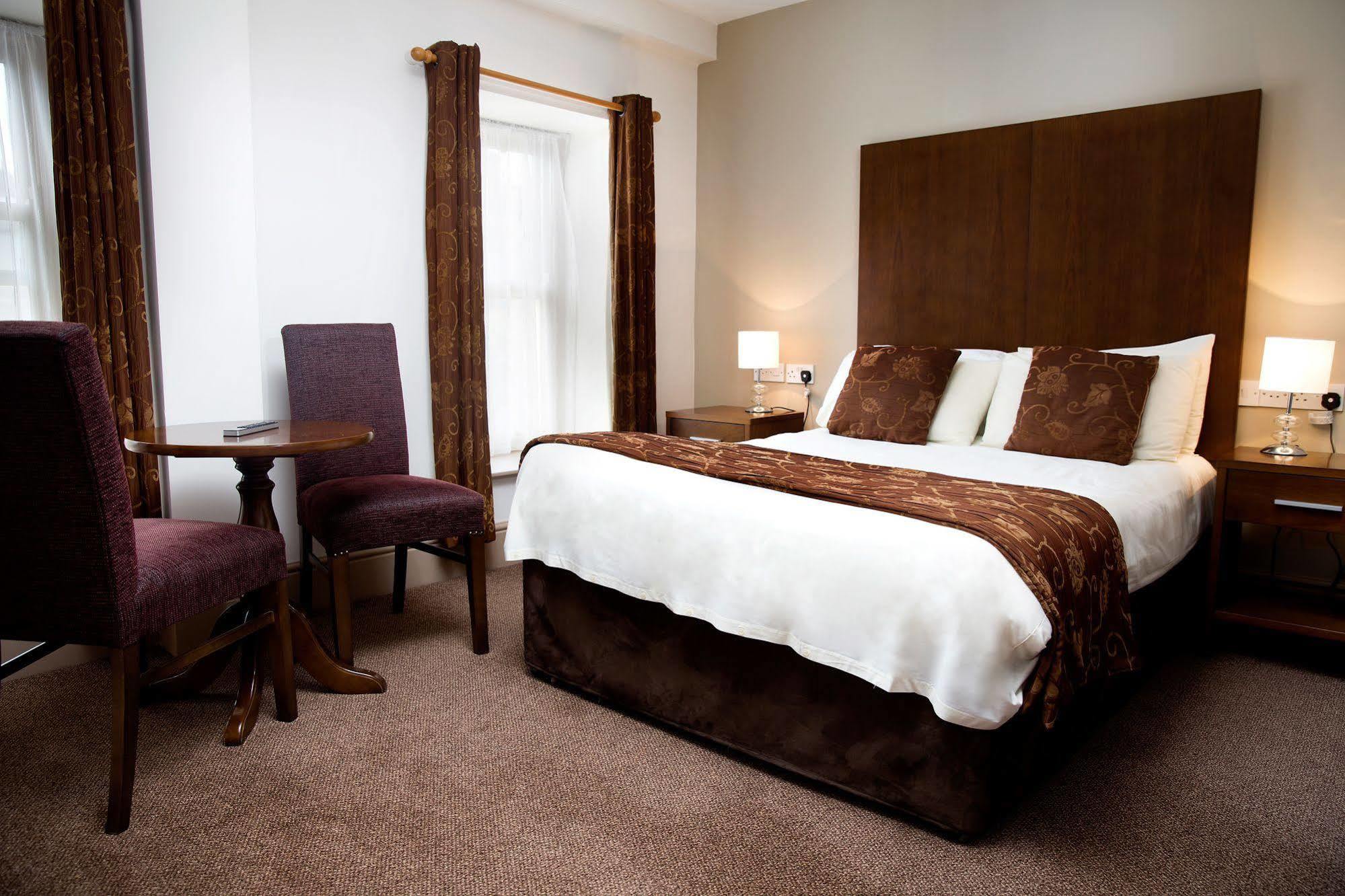 The Gateway Hotel Swinford Exteriér fotografie