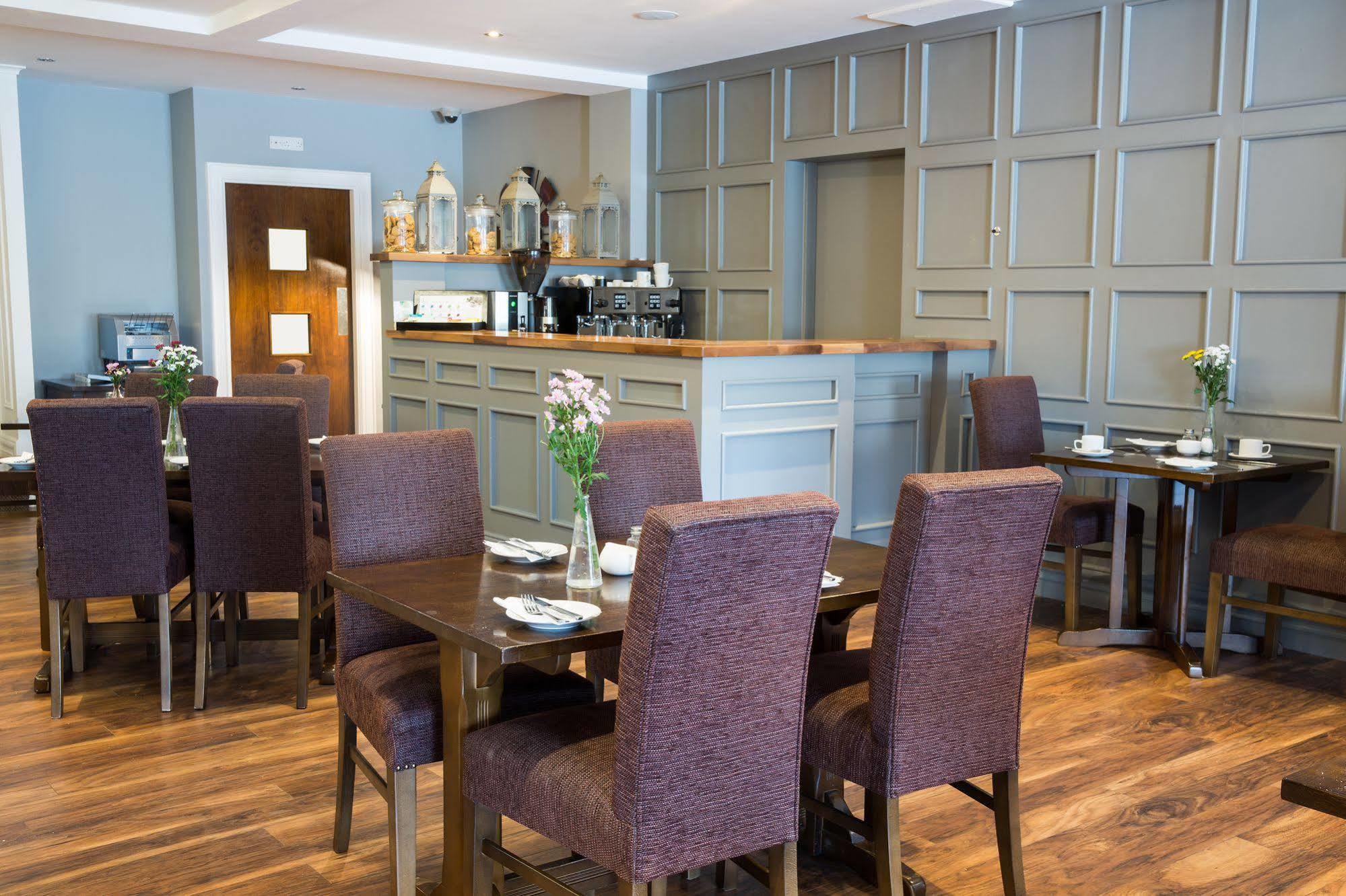 The Gateway Hotel Swinford Exteriér fotografie